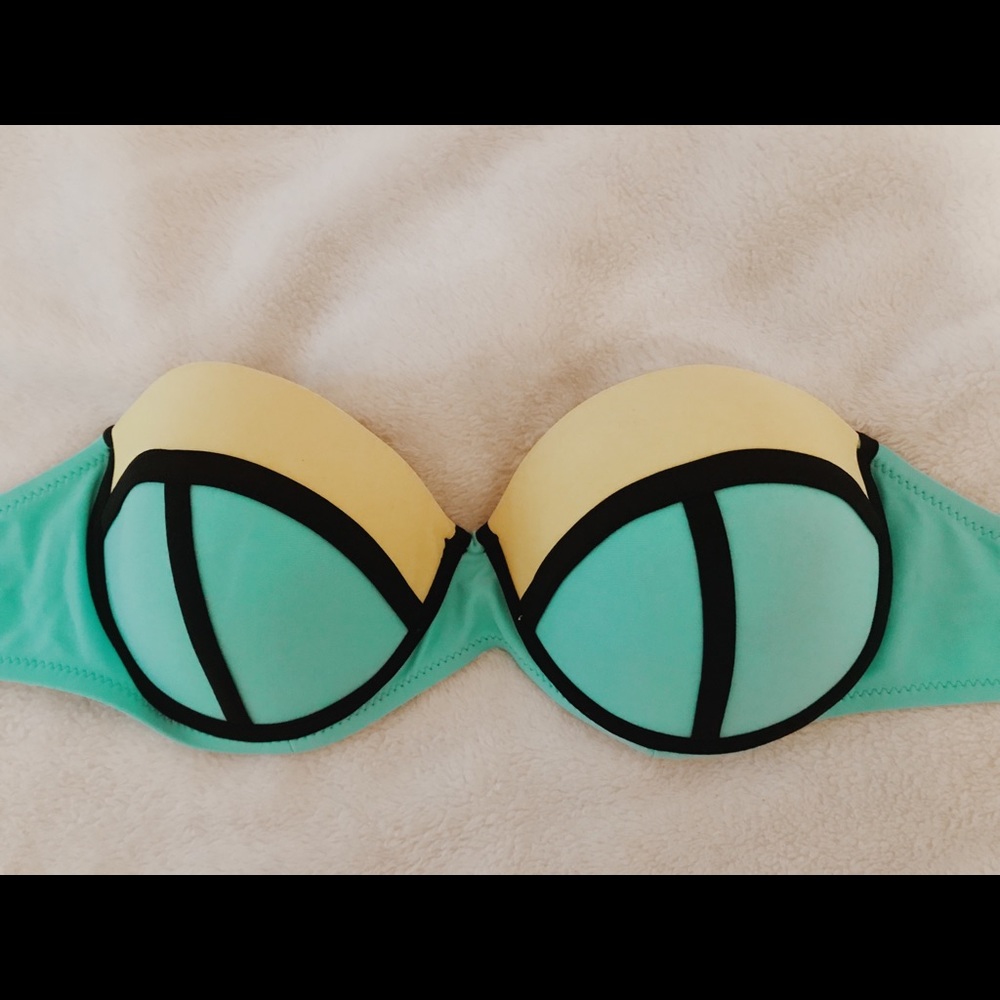 Strapless push-up bikini top